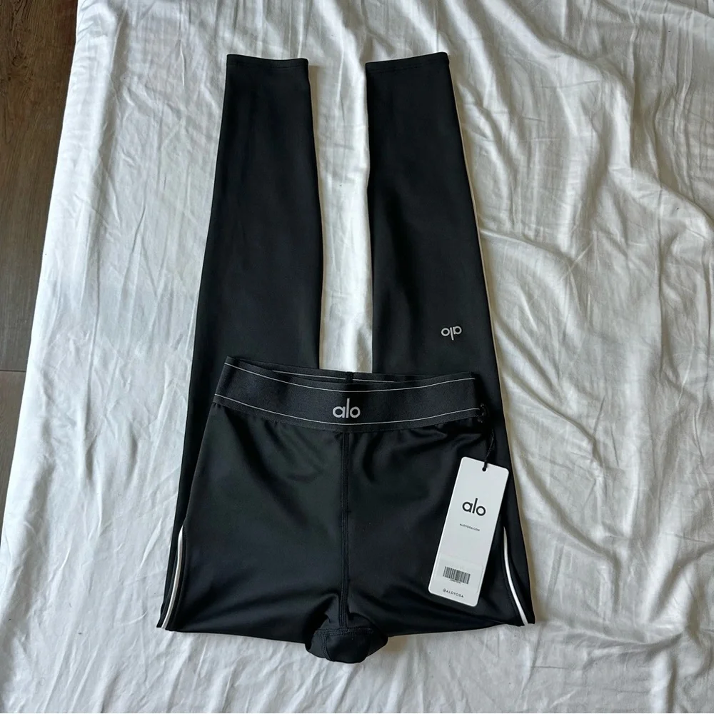 SOLD // NWT Alo Airlift High-Waist Suit Up Legging - Black/White (Size Small) - Picture 4 of 9